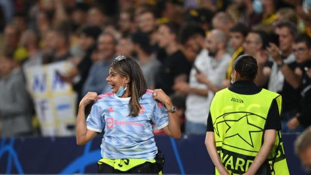 1631784964592067917.jpg 乐鱼电脑版官网-被C罗闷中女保安获赠他7号球衣 7年前曾跟他对骂